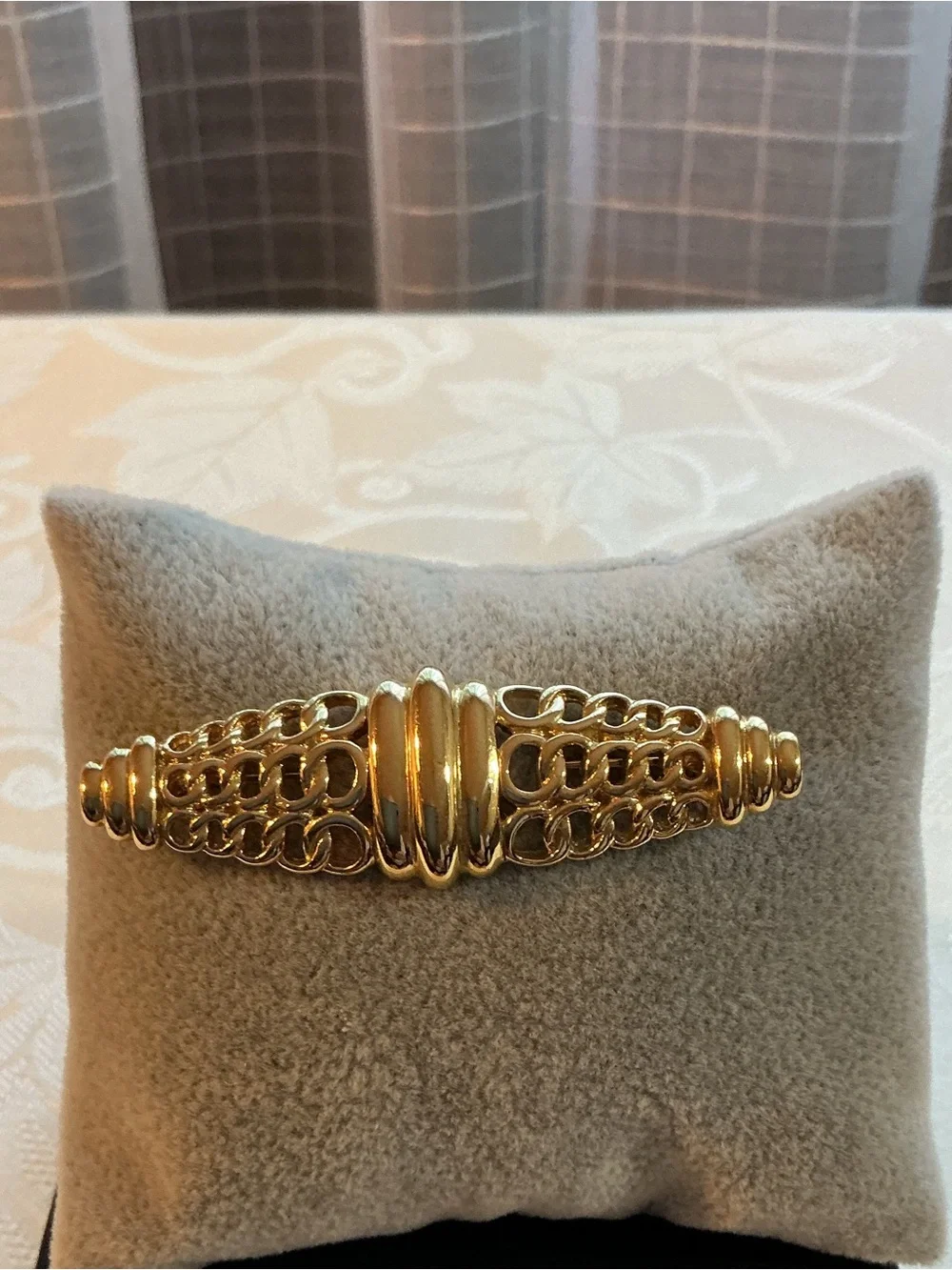 Trifari Vintage Openwork Filigree Gold Tone Brooch Pin
